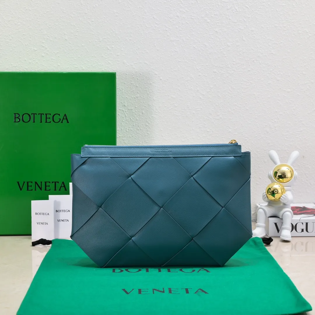 B's new lightweight shape-changing design handbag, suitable for both men and women, suitable for daily use, from small woven to large woven, simple and easy to wear, the leather has the best feel, a worth buying item, size 35*19*1cm [6689#]